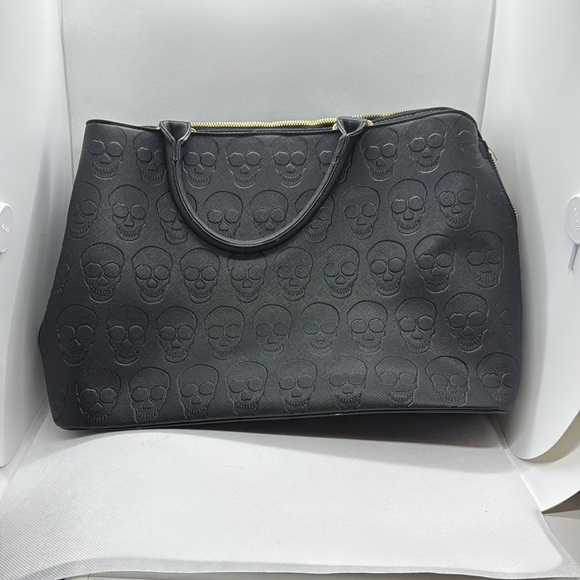 Betsey Johnson Skull Purse - Picture 3 of 4